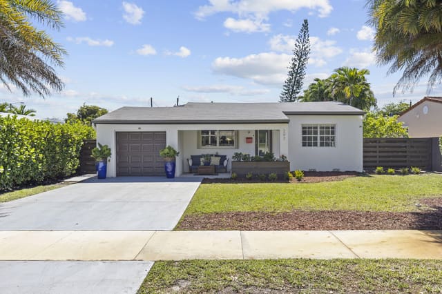 297 Minola Drive, Miami Springs, FL 33166