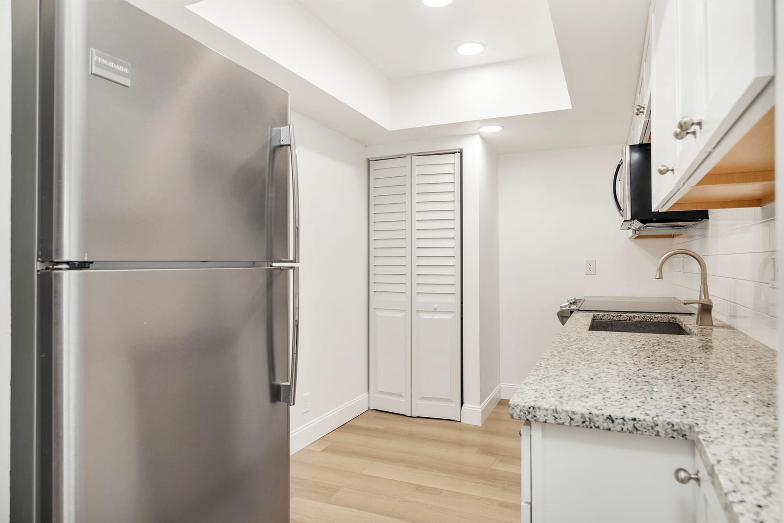 505 Spencer Drive 207, West Palm Beach, FL 33409 photo 7