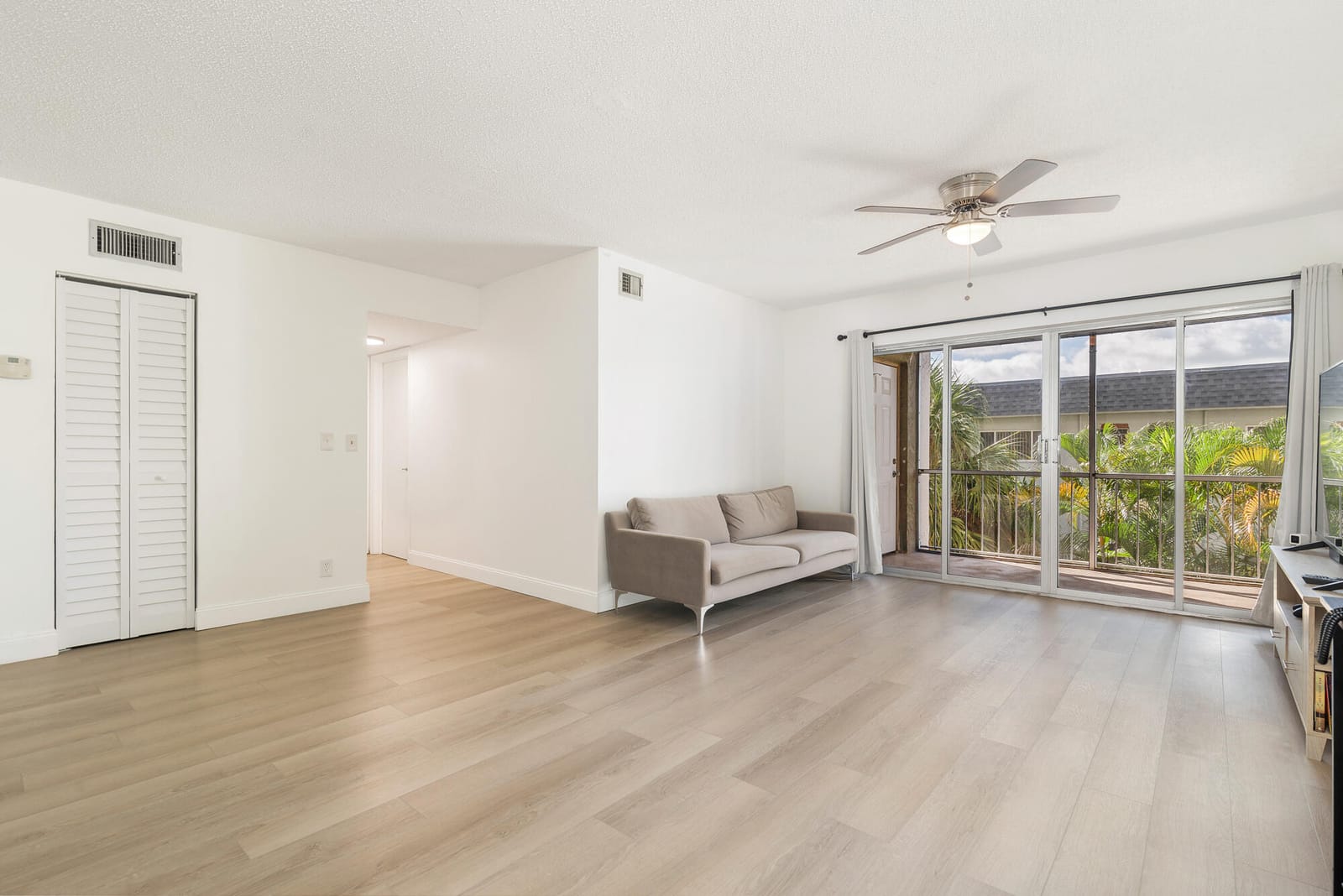 505 Spencer Drive 207, West Palm Beach, FL 33409