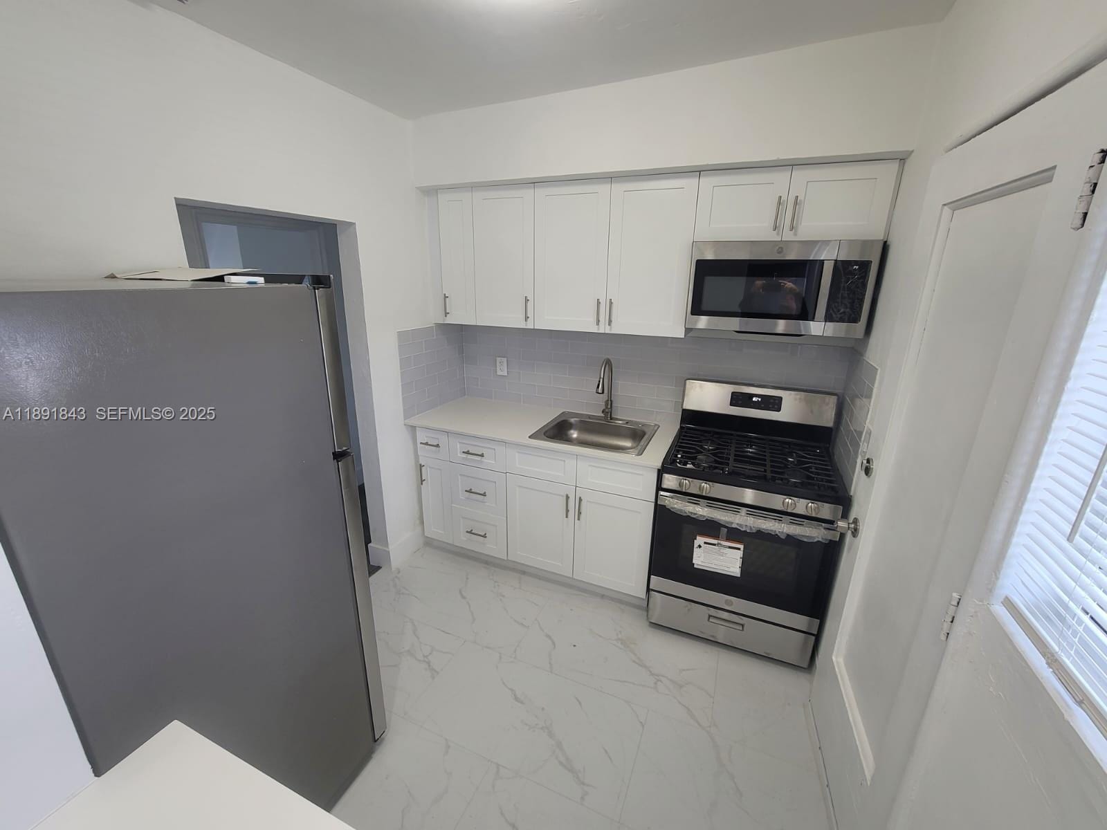 7435 Byron Avenue — photo 9