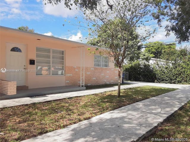 412 SW 10 Street, Hallandale Beach, FL 33009
