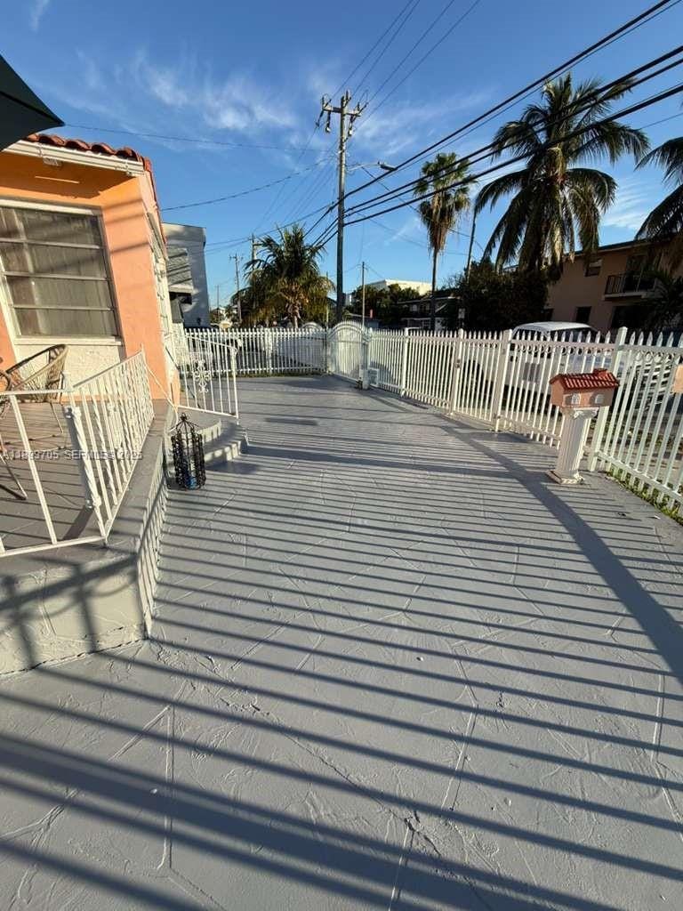 300 NW 13th Avenue — photo 2