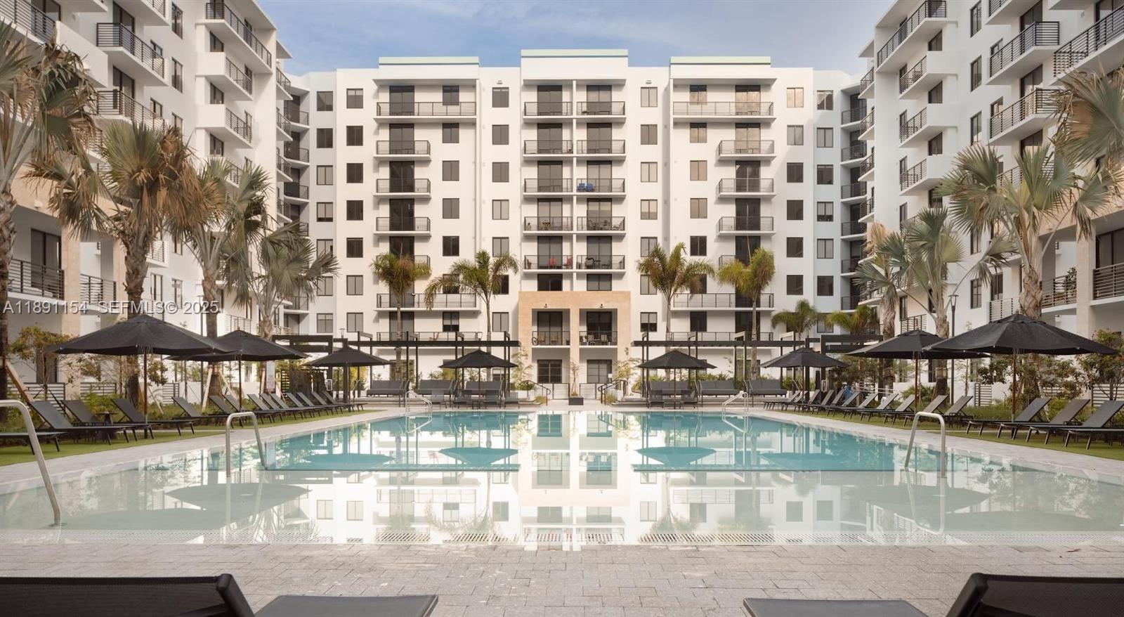 11200 Biscayne Boulevard Studio, Miami, FL 33181, Miami