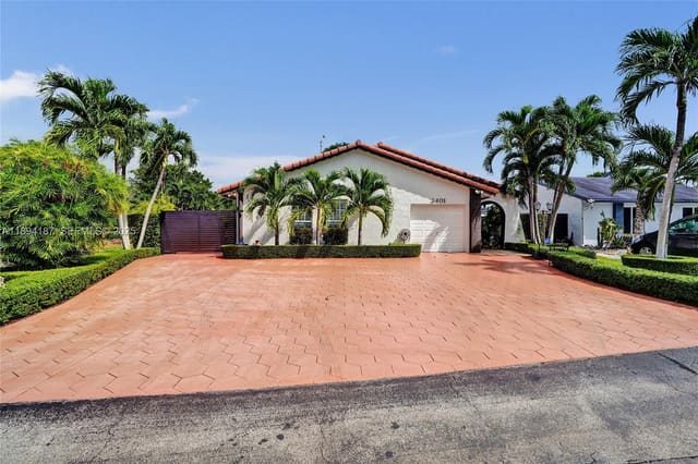 3401 SW 114th Court, sold in Hacienda Estates, Miami, FL