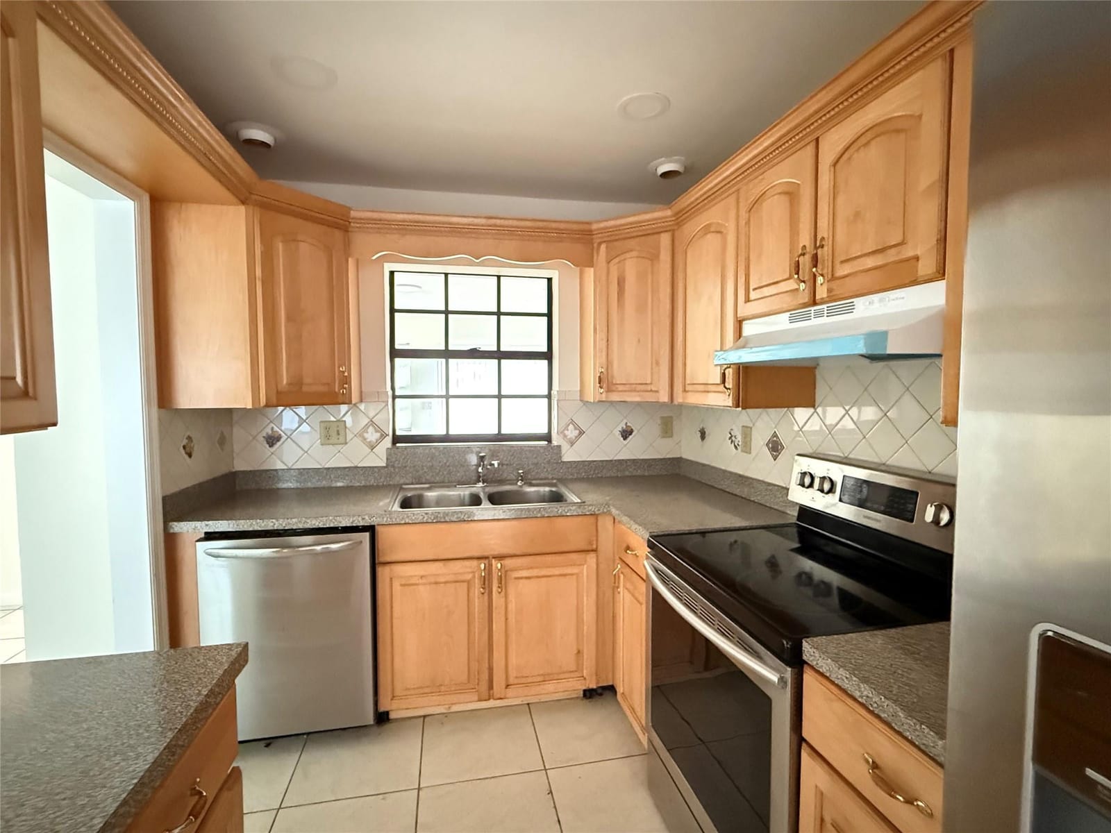 321 W 21st Street — photo 3