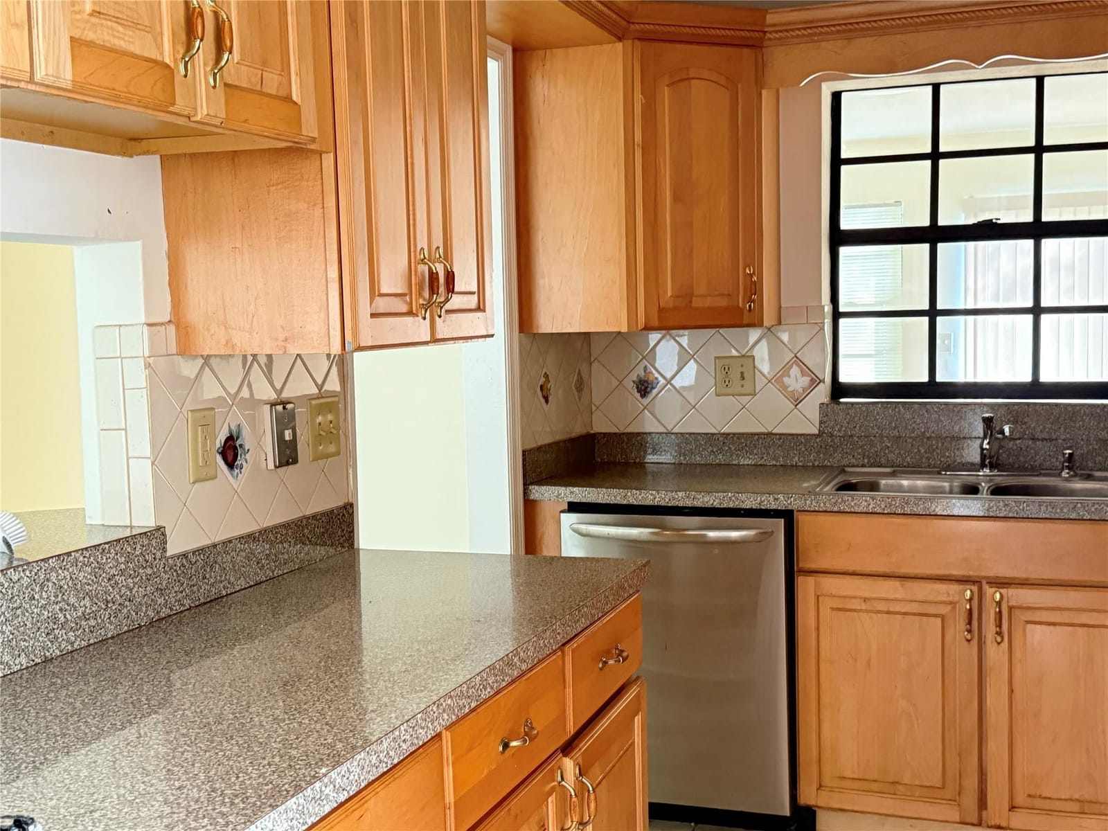 321 W 21st Street — photo 4