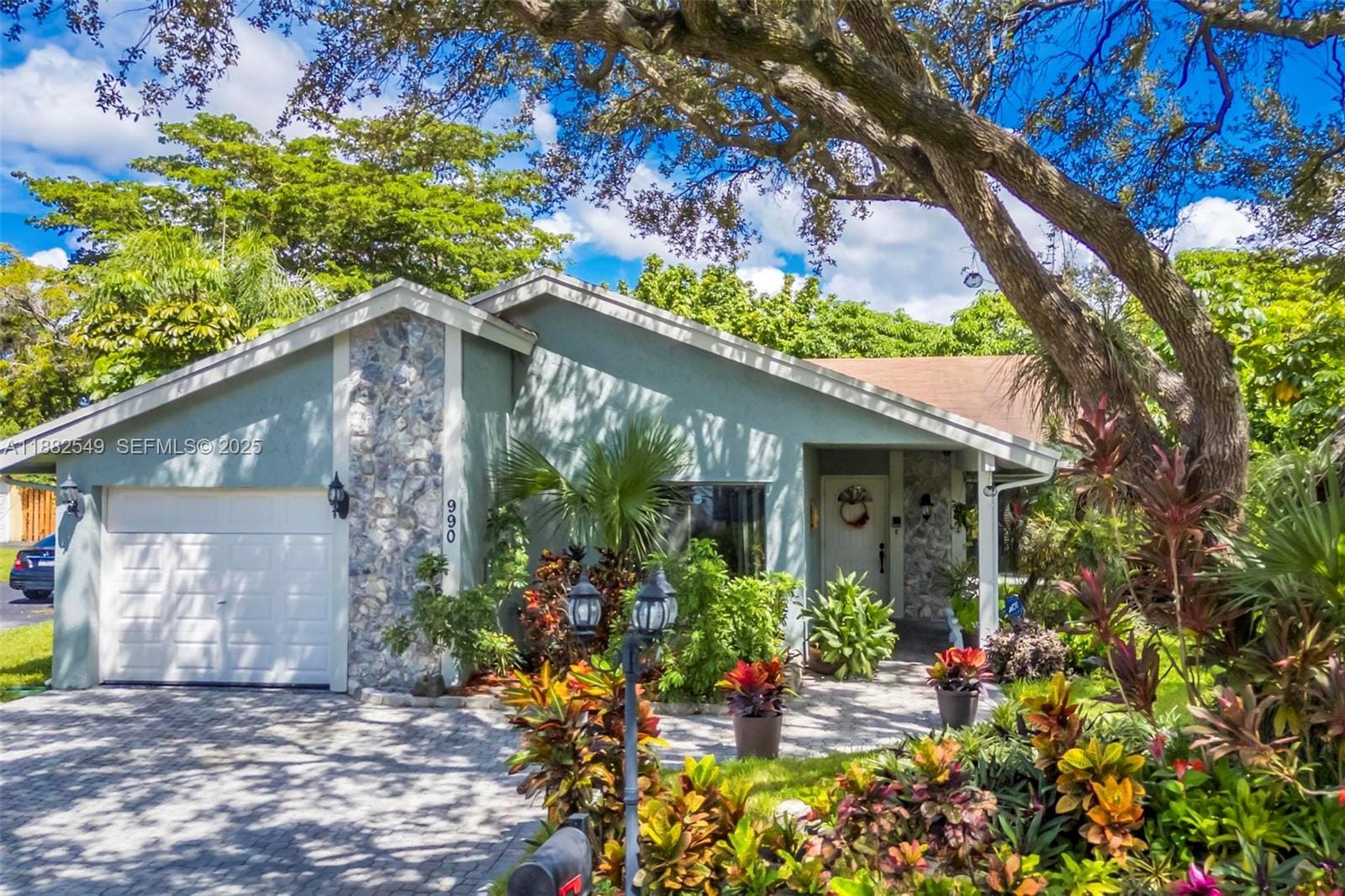 990 NW 89th Avenue, Plantation, FL 33324