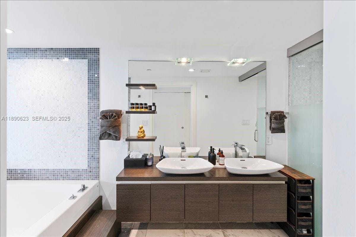200 Biscayne Boulevard Way 3608, Miami, FL 33131 photo 14