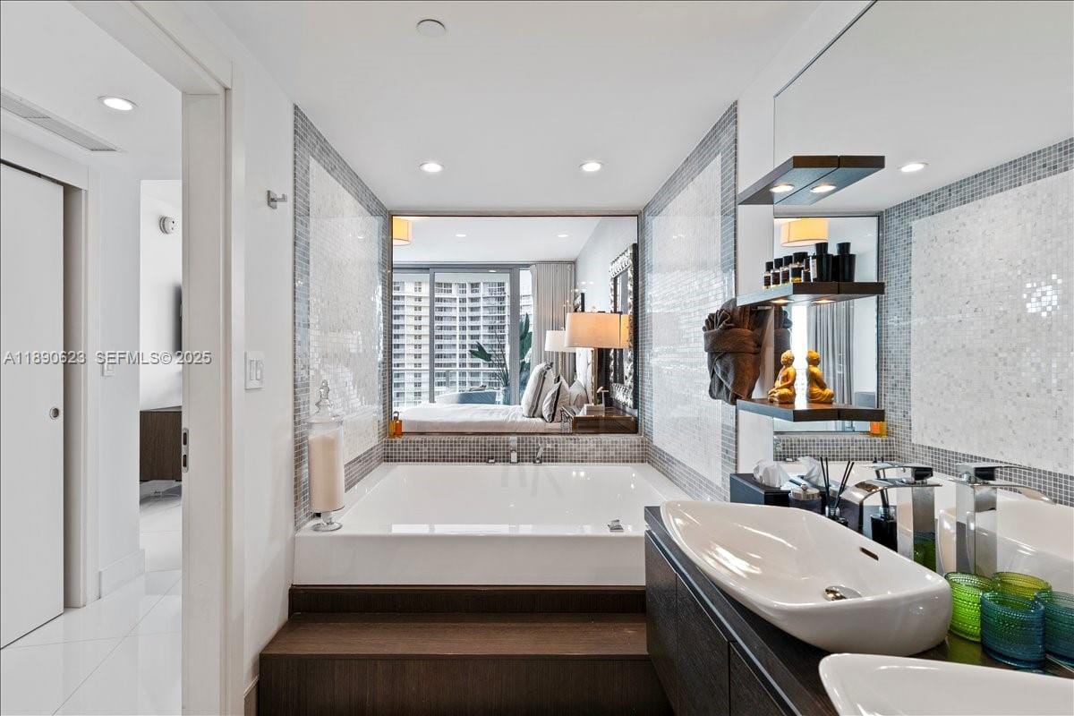 200 Biscayne Boulevard Way 3608, Miami, FL 33131 photo 15
