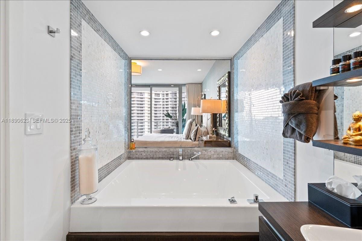 200 Biscayne Boulevard Way 3608, Miami, FL 33131 photo 16