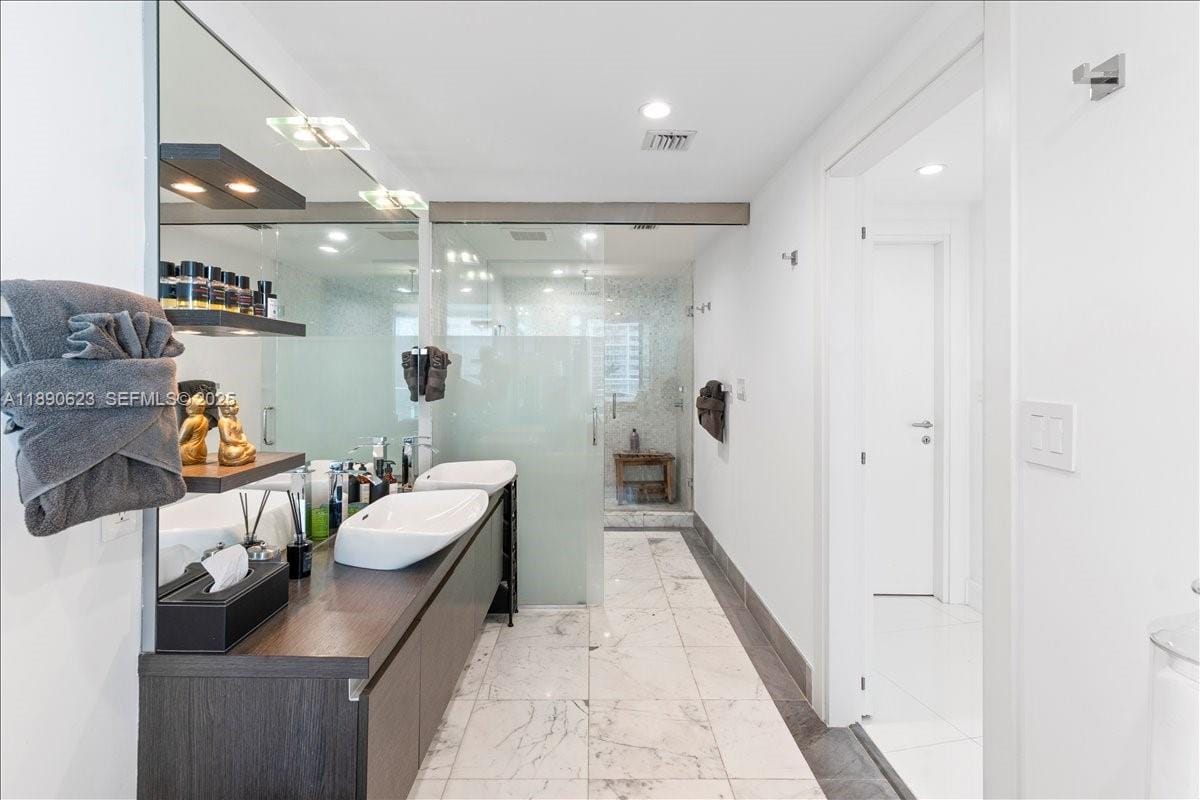 200 Biscayne Boulevard Way 3608, Miami, FL 33131 photo 17