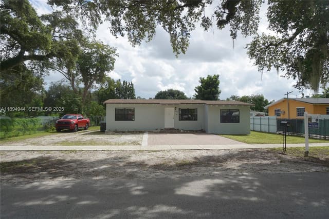 2850 NW 170th Street, sold in Golden Glades Park 5th Ad, Miami Gardens, FL