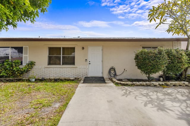 4963 Pimlico Court, West Palm Beach, FL 33415