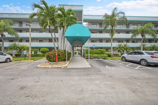 4725 Lucerne Lakes Boulevard E 411, Lake Worth, FL 33467