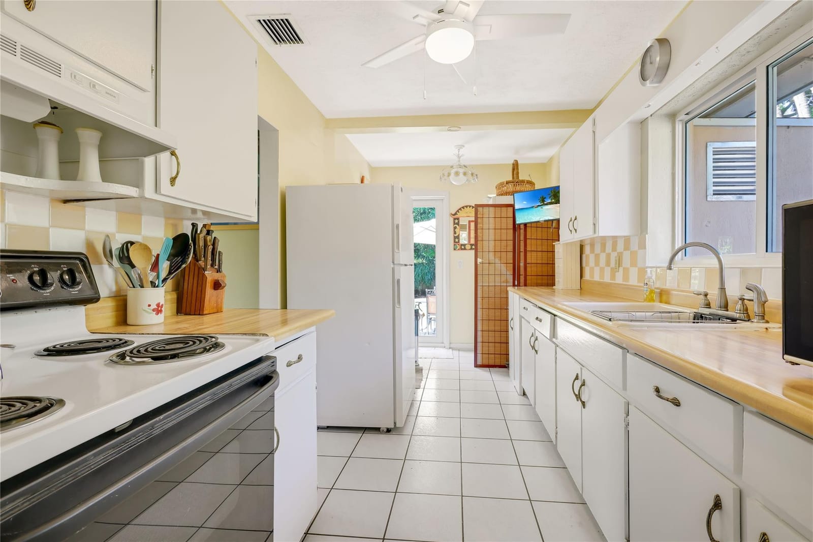 1621 NW 7th Avenue — photo 7