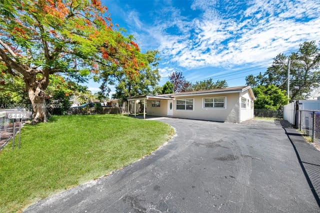 6442 Oak Street, Hollywood, FL 33024