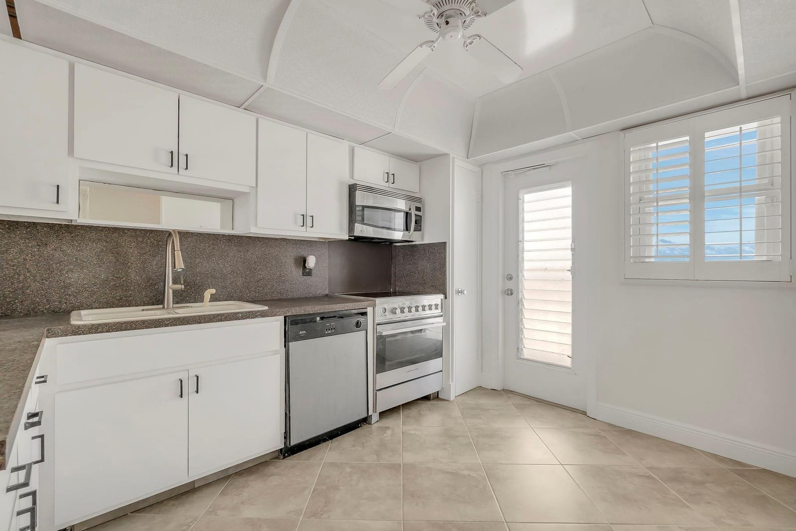 750 N Ocean Boulevard 1104, Pompano Beach, FL 33062 photo 11