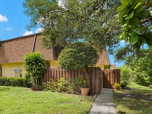 110 N Delaware Boulevard 18a, sold in Sims Creek Phase Ii, Jupiter, FL