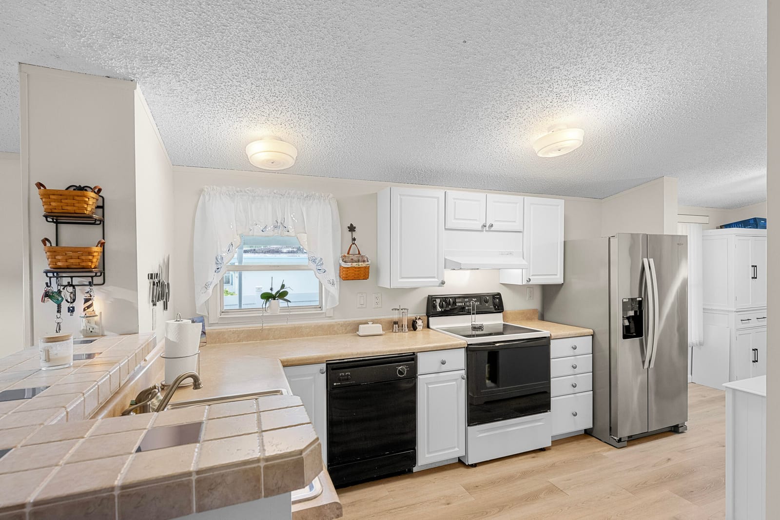 8199 SE Eagle Avenue — photo 2