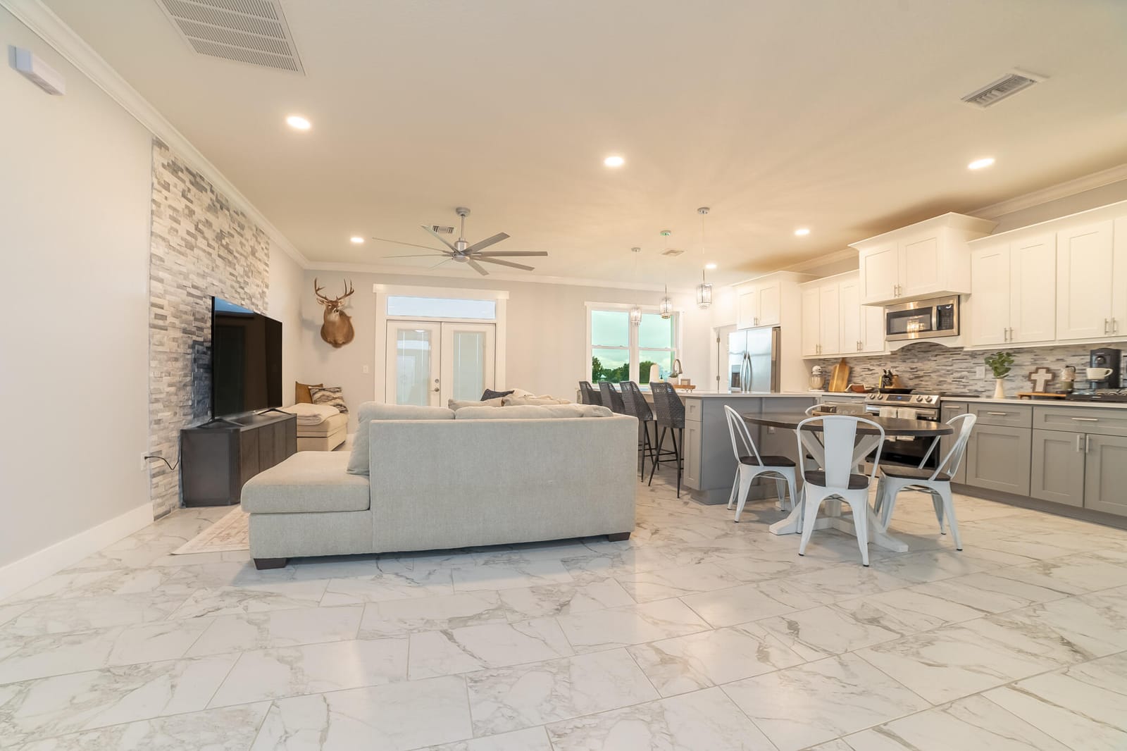 8640 SW 7th Lane — photo 3
