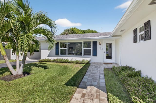 149 SE 27th Way, Boynton Beach, FL 33435