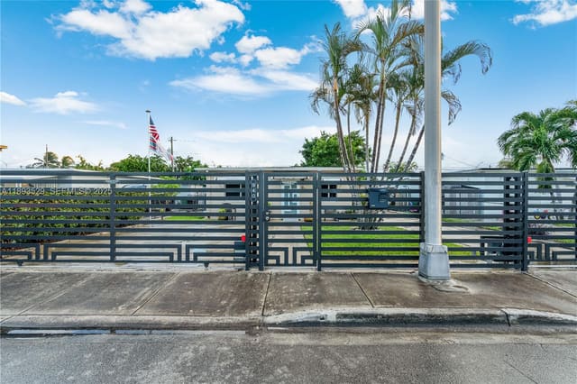 940 E 21st Street, Hialeah, FL 33013