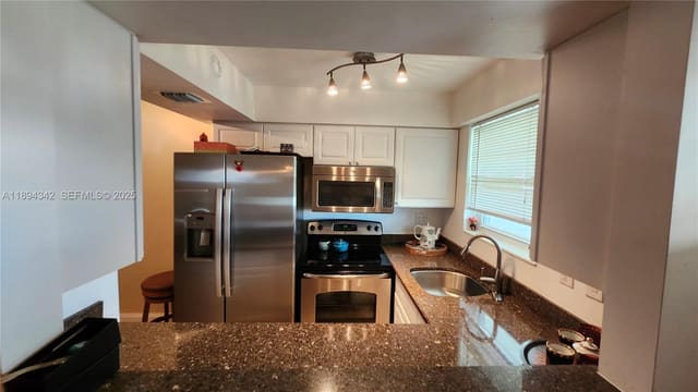 20 SE 13th Street C4, sold in Palm Royal Apts Inc Condo, Boca Raton, FL