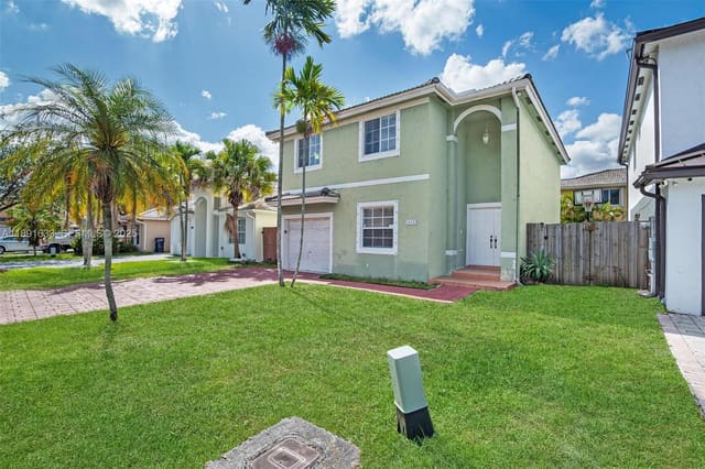 16122 SW 104th Terrace, sold in Christina at the Hammocks, Miami, FL