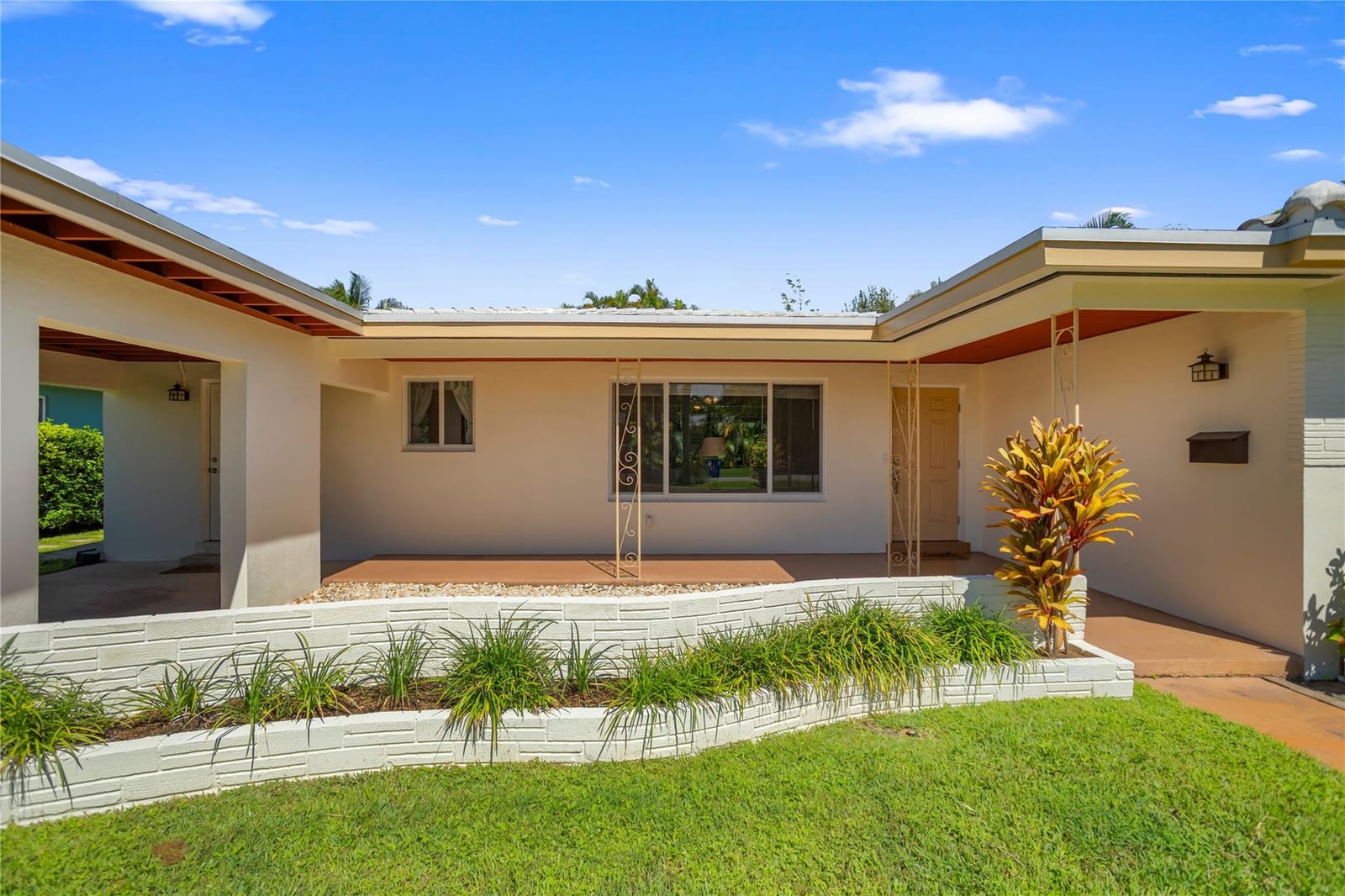 1777 NE 46th Street, Oakland Park, FL 33334 photo 1