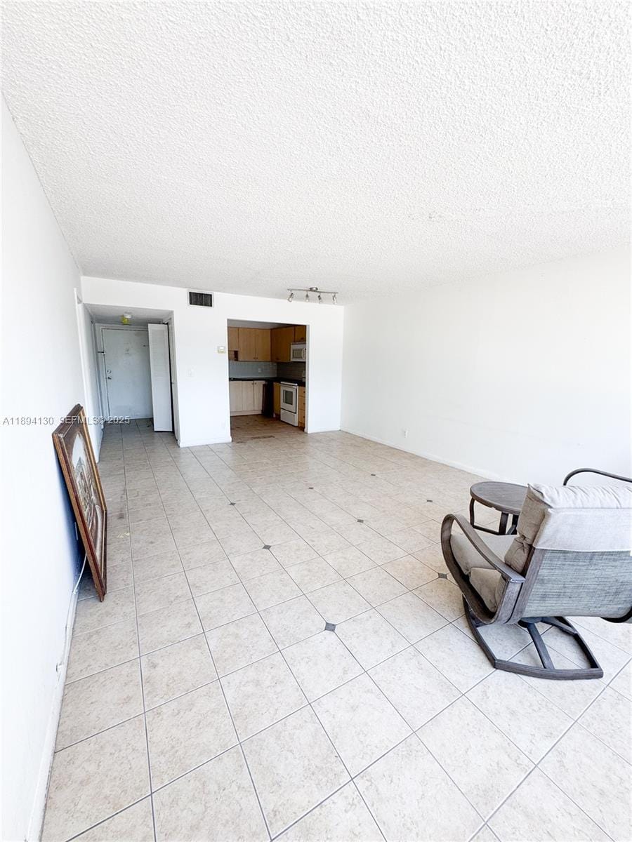 2025 NE 164th Street 206 — photo 4