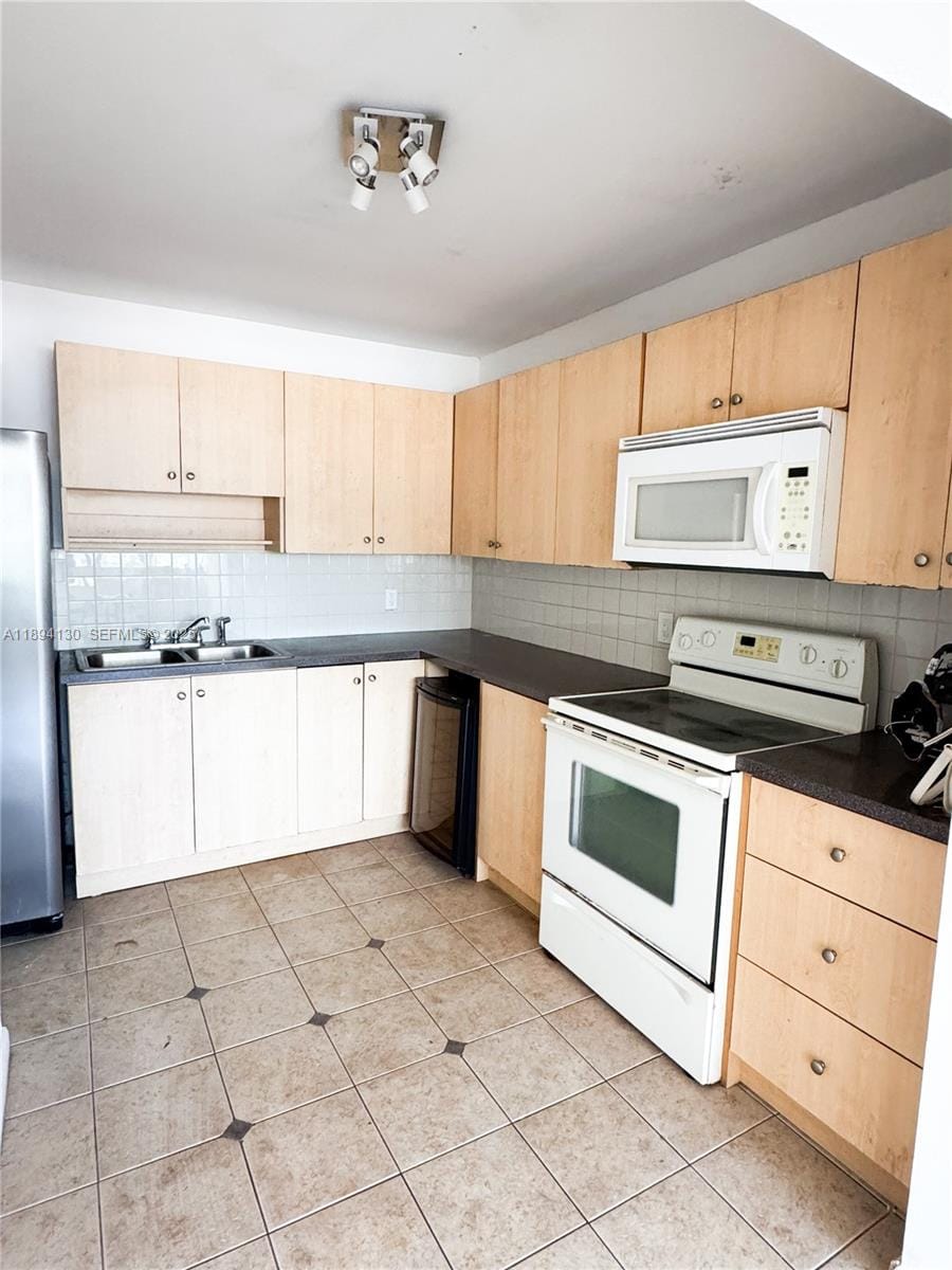 2025 NE 164th Street 206 — photo 8