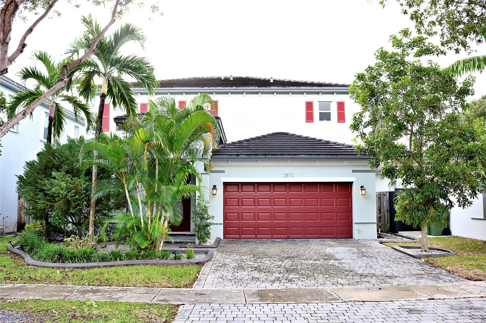 2872 NE 1st Drive — photo 2