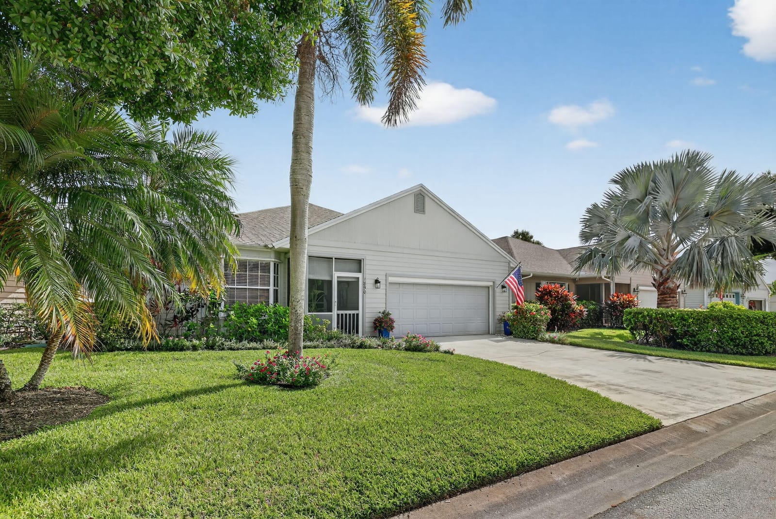 1890 Hawthorne Drive — photo 2