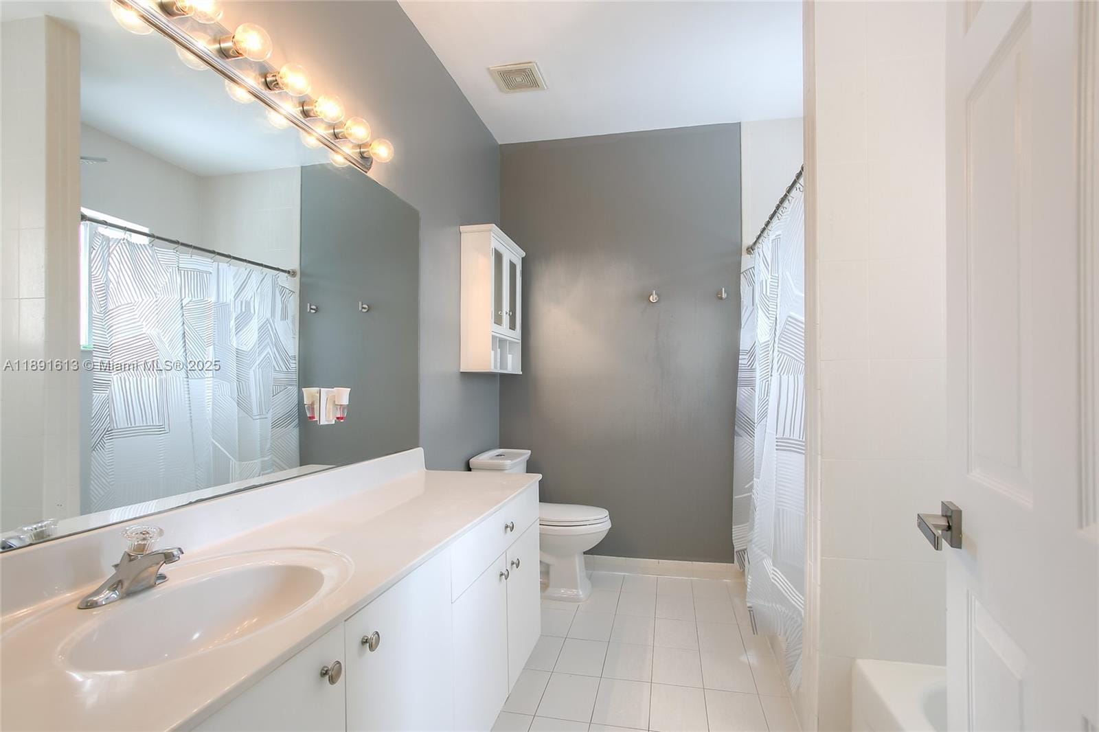 4126 NE 11th Drive — photo 11