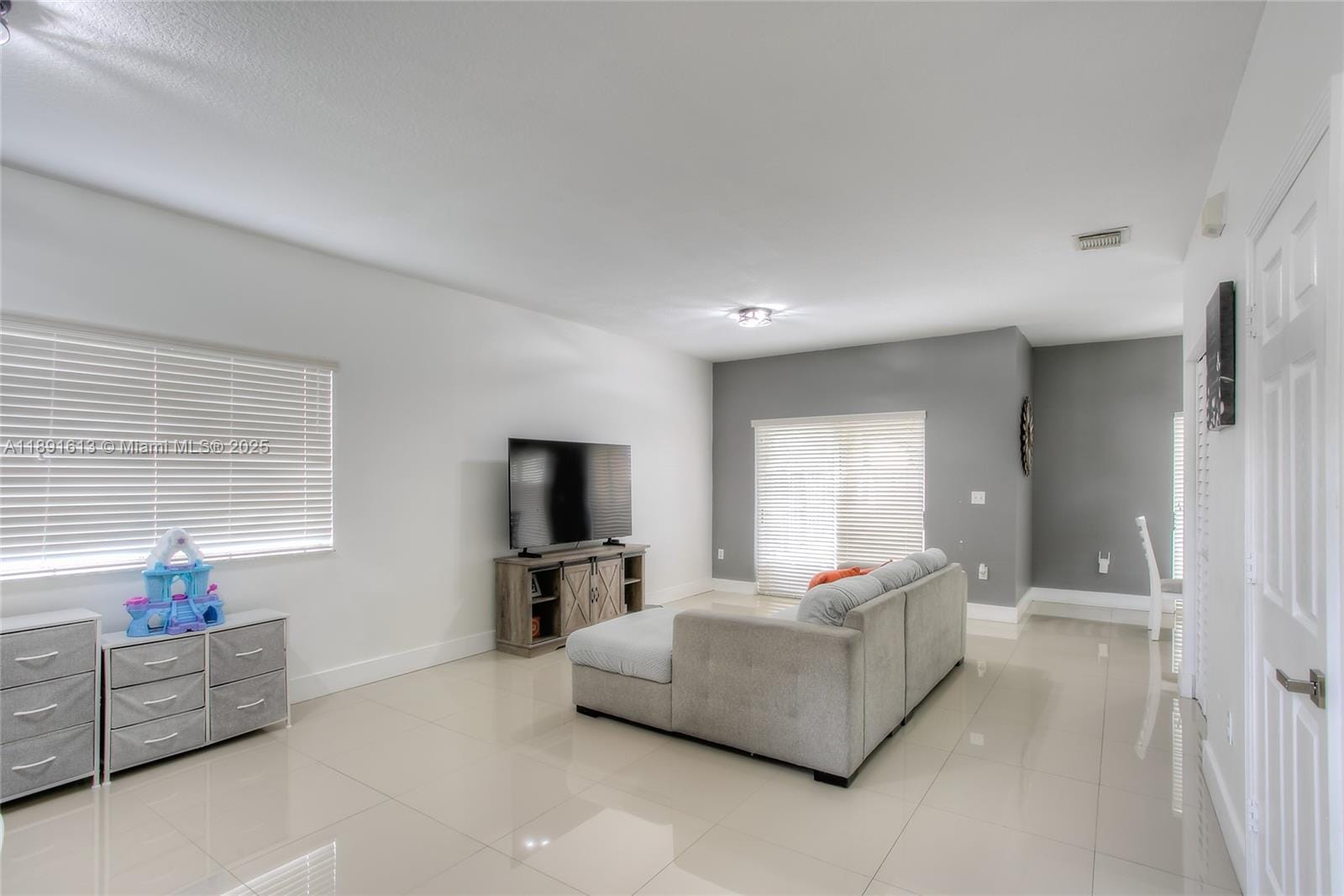 4126 NE 11th Drive — photo 5