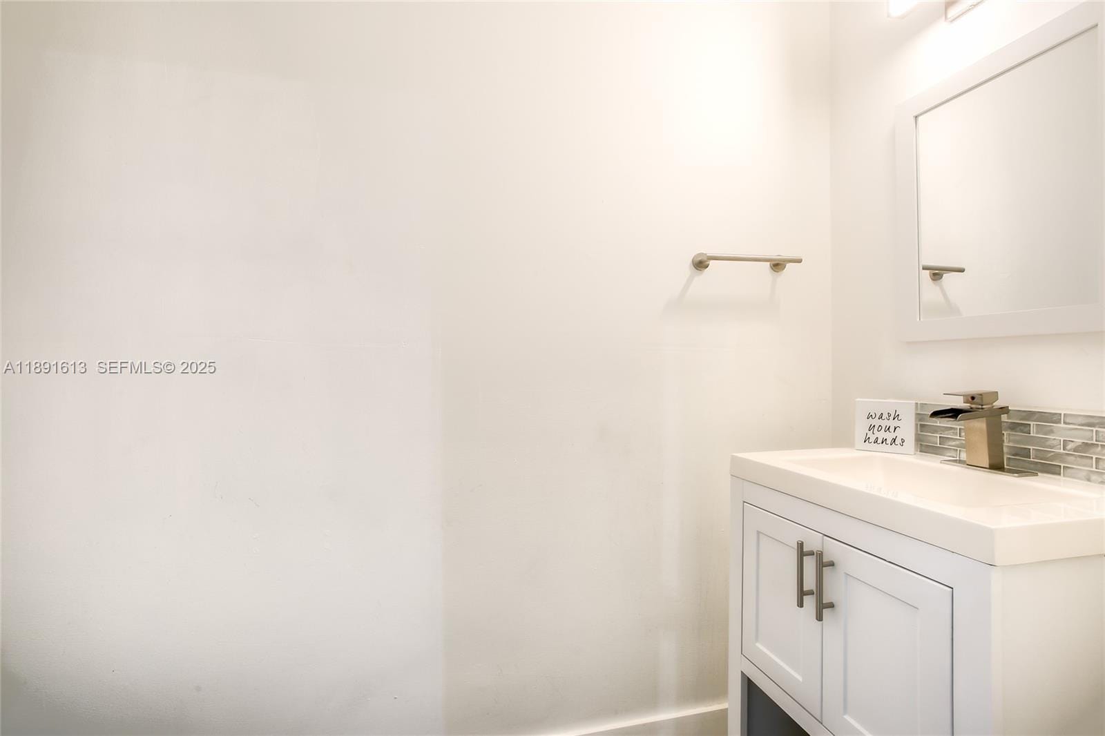 4126 NE 11th Drive — photo 9