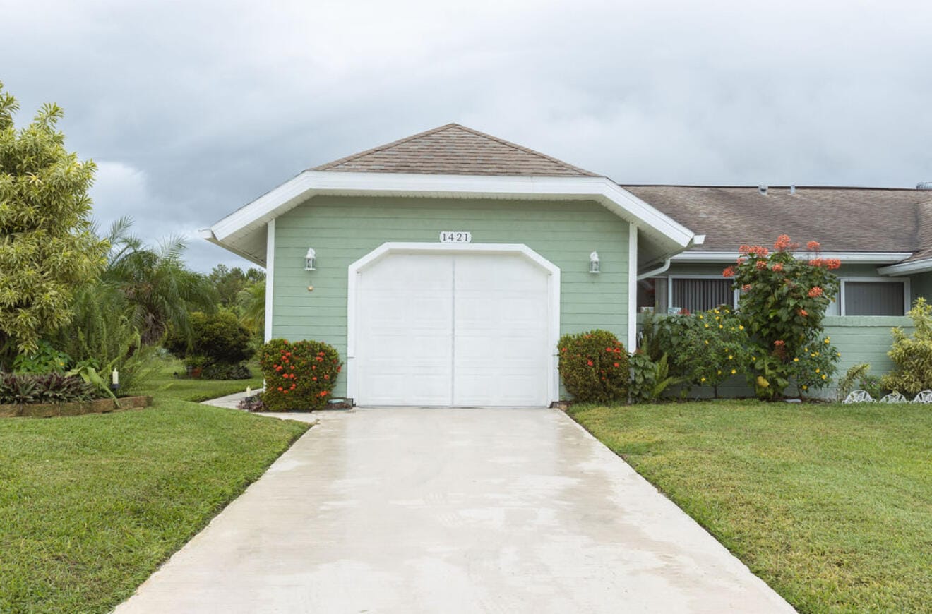 1421 SE Larkwood Circle, Port St. Lucie, FL 34952