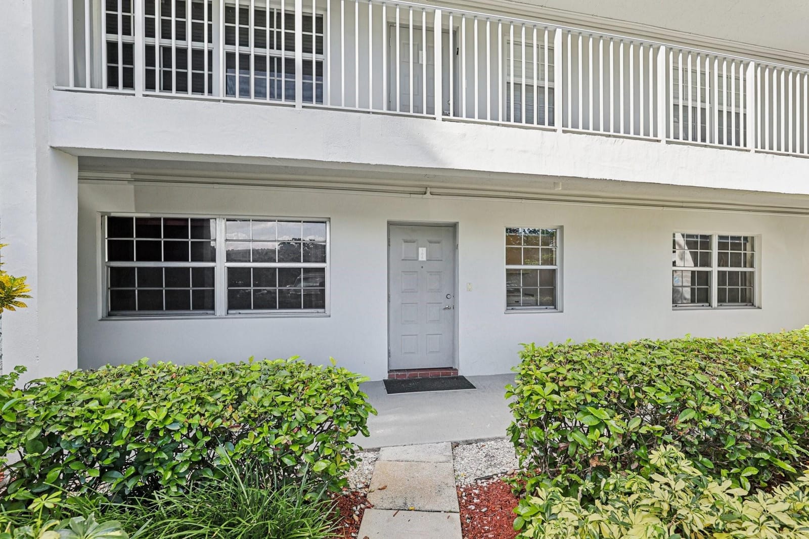 4015 W Palm Aire Drive 106 — photo 2