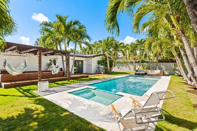 2133 NE 25th Street, Wilton Manors, FL 33305