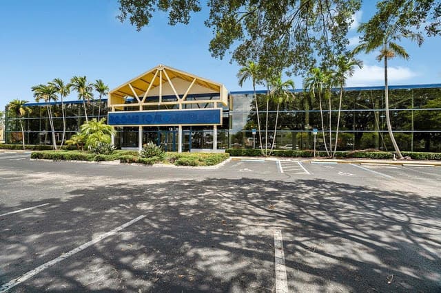 1605 W Oakland Park Boulevard, Oakland Park, FL 33311
