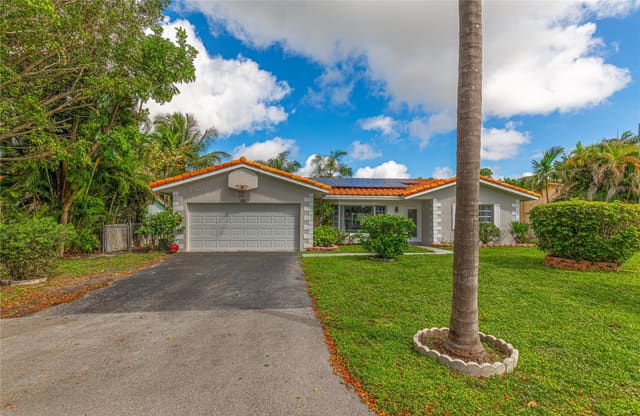 7505 NW 40th Place, sold in The Dells 64-40 B, Coral Springs, FL