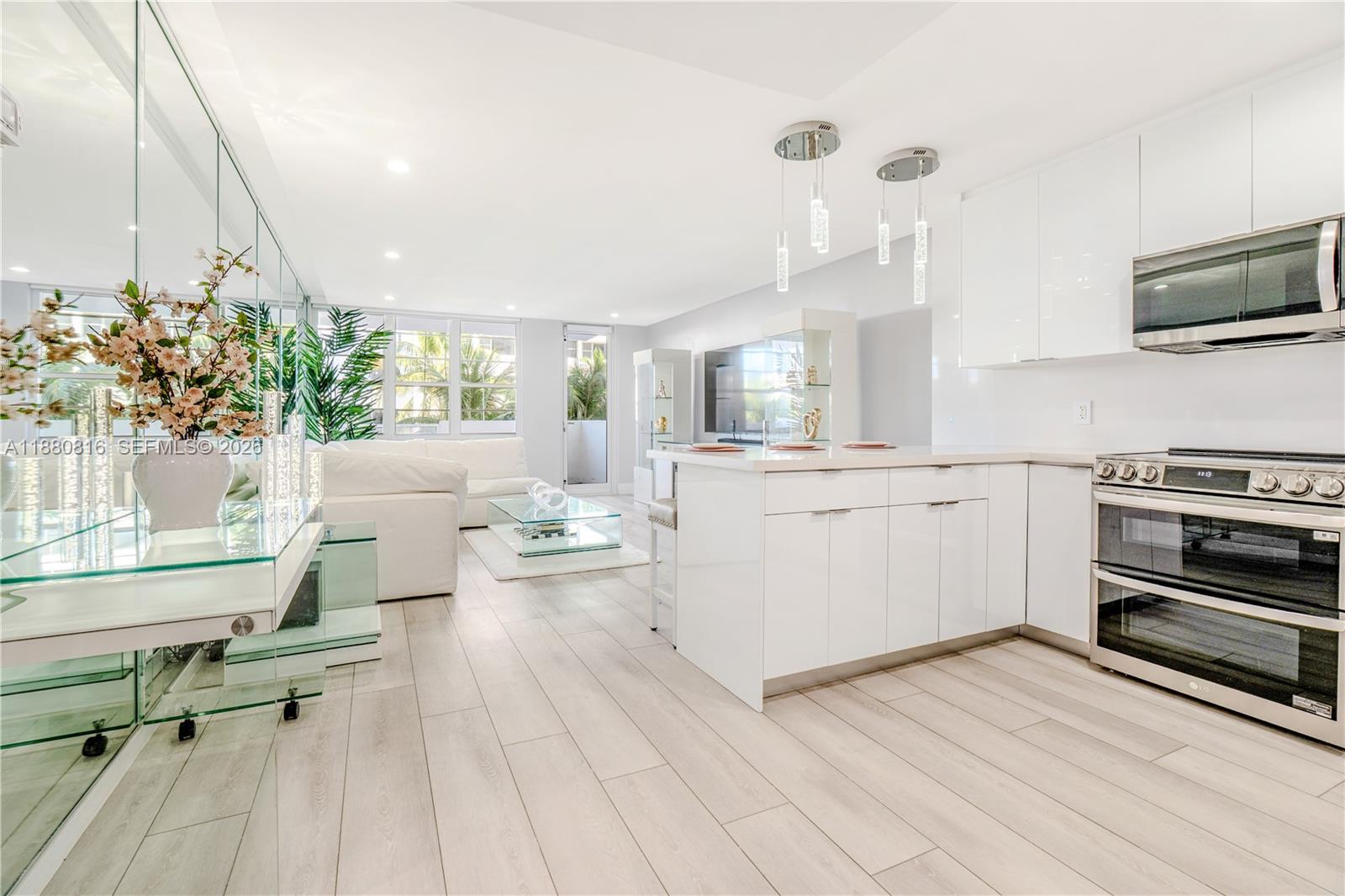 100 Lincoln Road 323 — photo 4