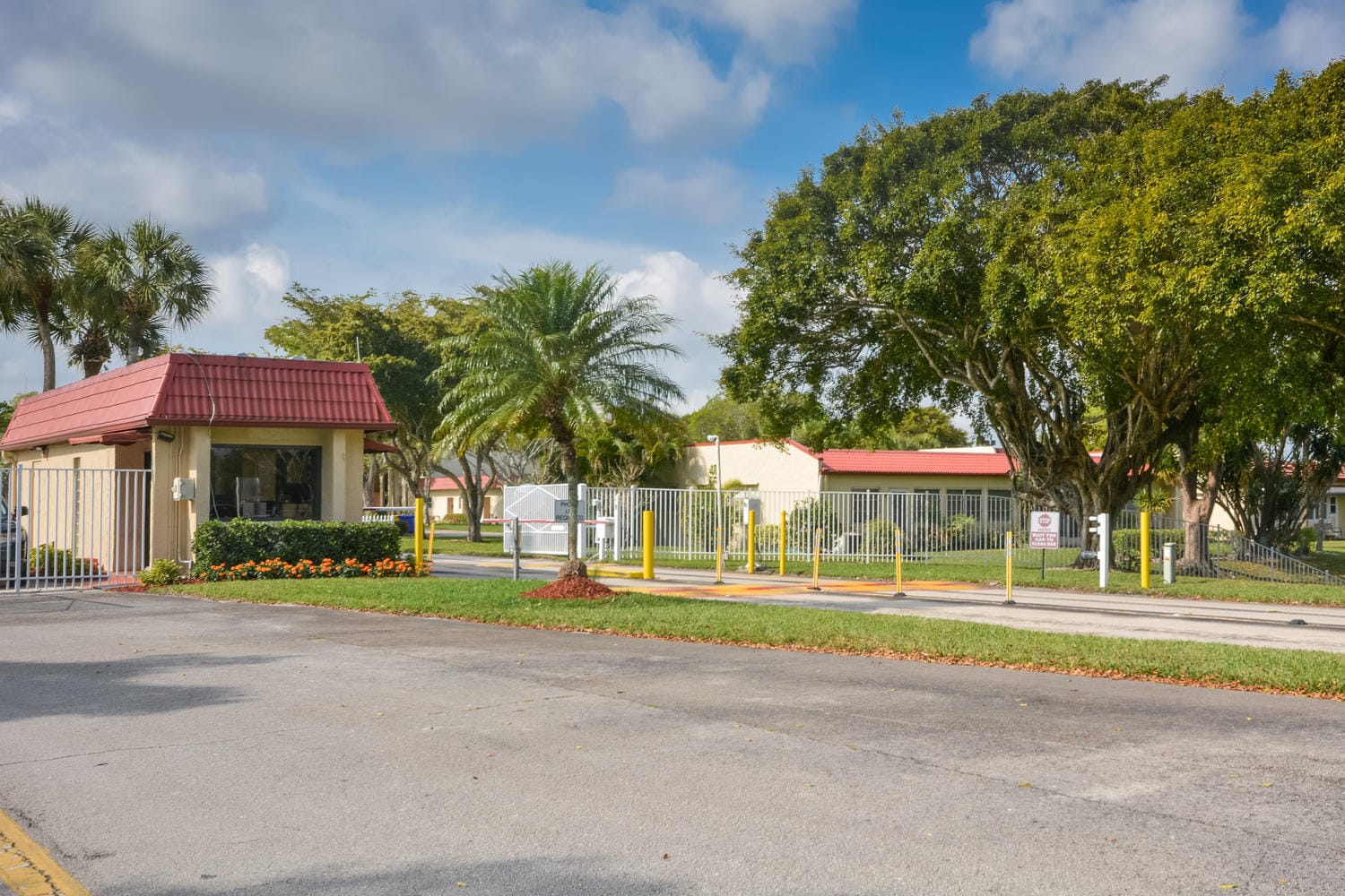 477 Lake Dora Drive — photo 3