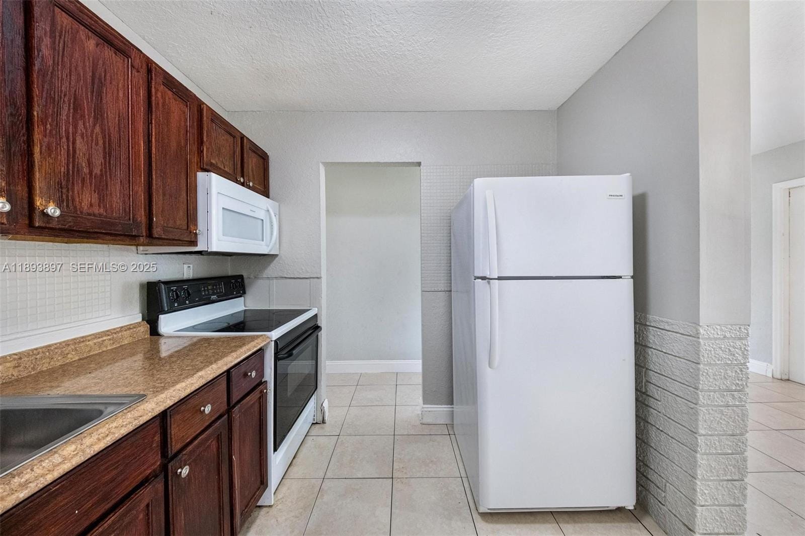 3231 NW 18th Court — photo 7