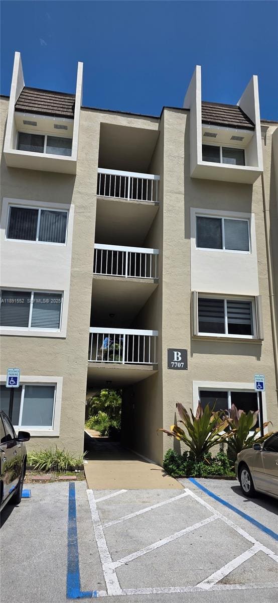 7707 Camino Real B411, Miami, FL 33143