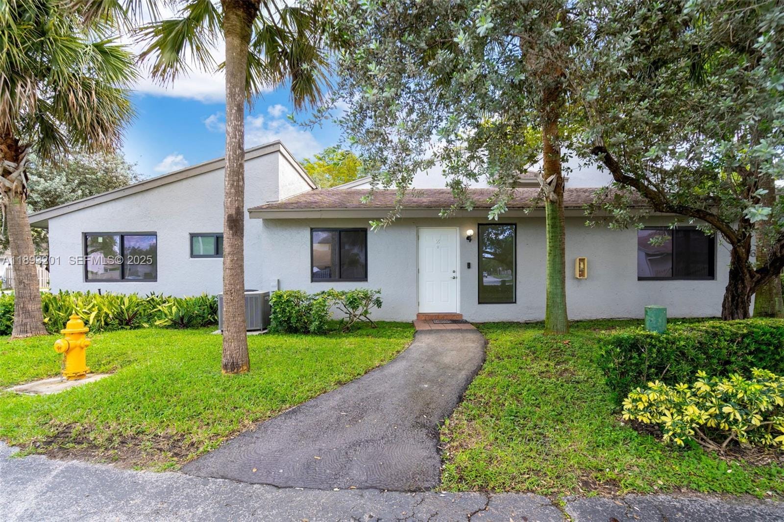 10669 SW 113th Place 84Z, Miami, FL 33176