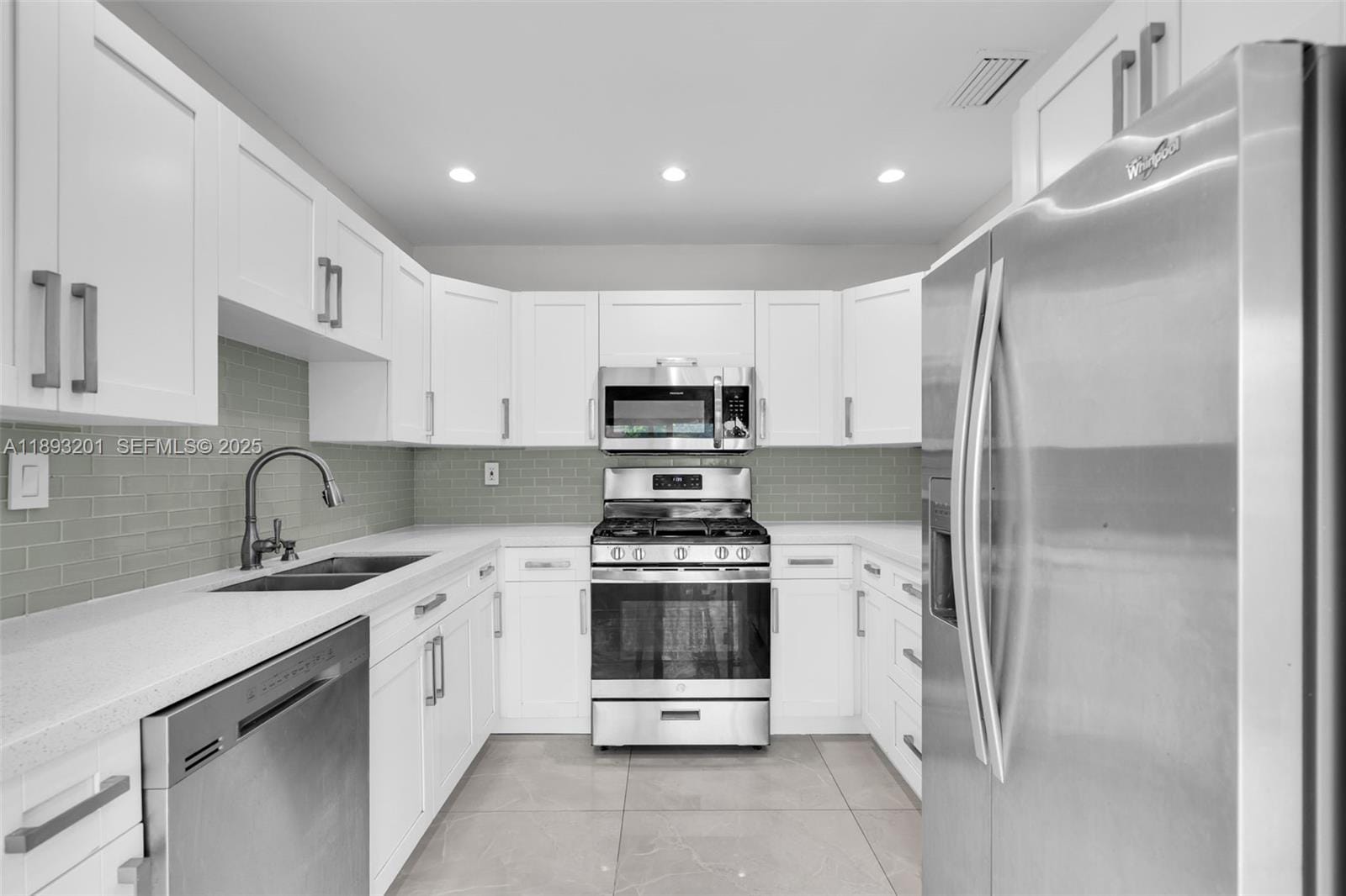 10669 SW 113th Place 84Z, Miami, FL 33176 photo 8