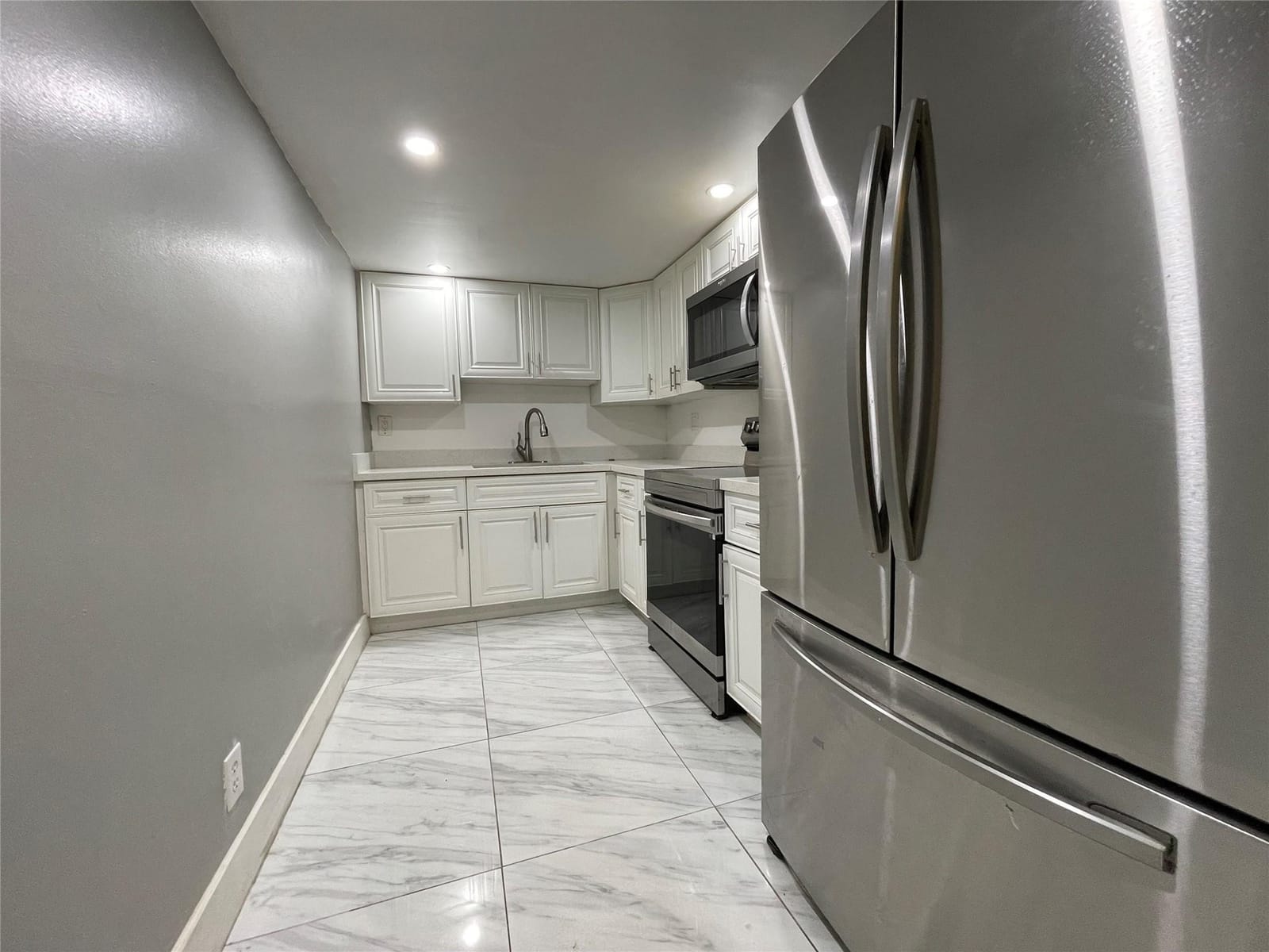 3700 N Pine Island Road 209, Fort Lauderdale, FL 33351