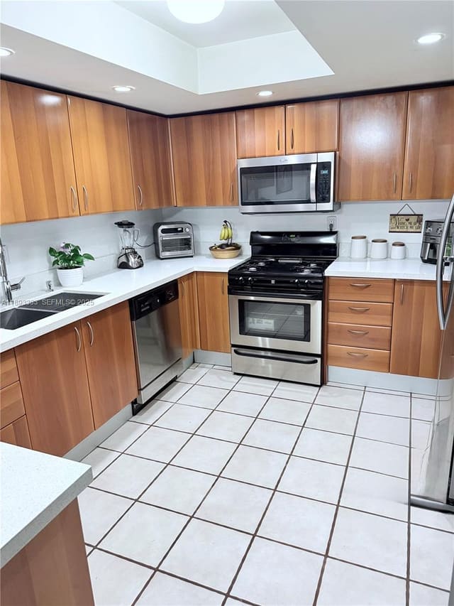6425 SW 116th Place E, sold in Snapper Village Condo Pha, Miami, FL