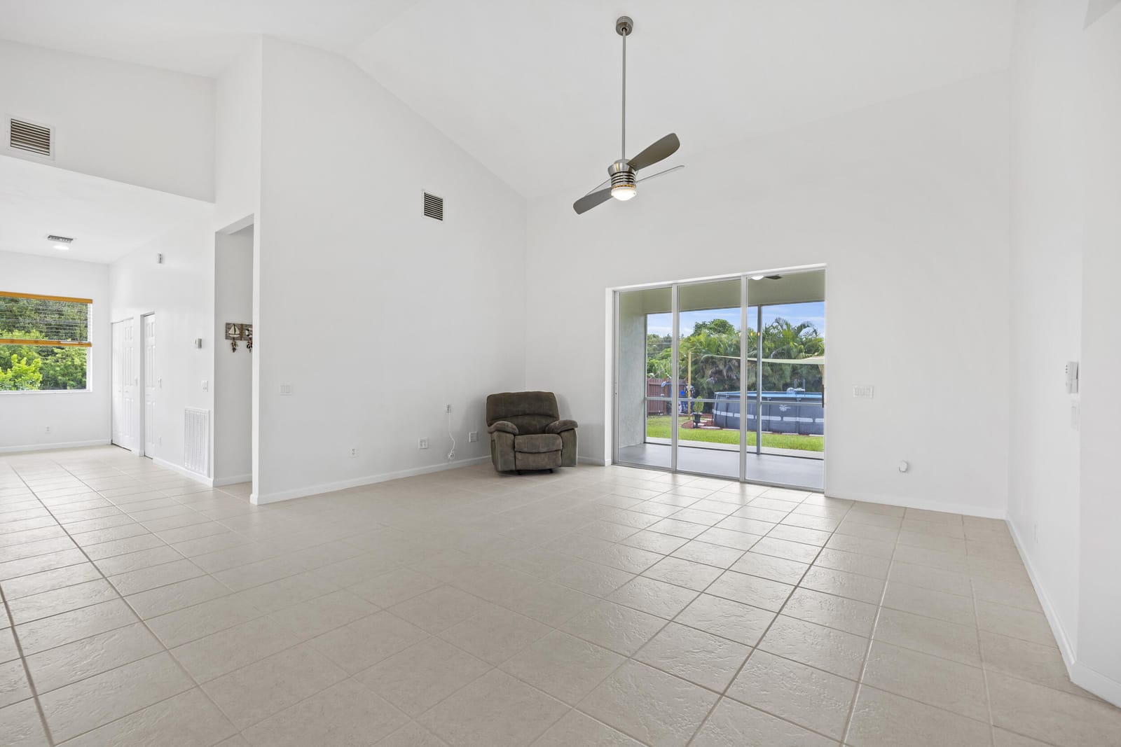 7453 Hall Boulevard — photo 7
